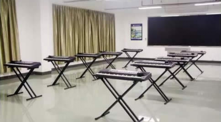 電鋼琴實(shí)訓(xùn)室